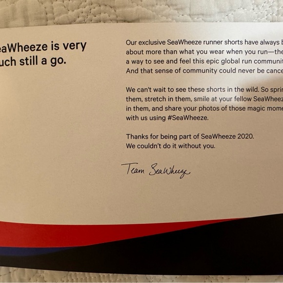 Rare Lululemon, size 4, Hotty Hot Shorts, 4 inch, Black & White. NWT. - Picture 4 of 6